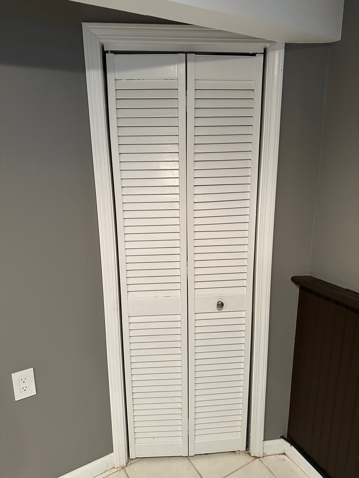 White Louvered Bifold Closet Door – Approx. 24” x 80”