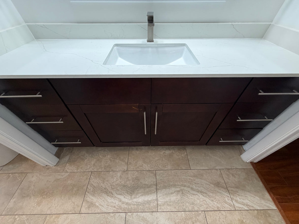 Modern Bathroom Vanity with Quartz Countertop & Sink