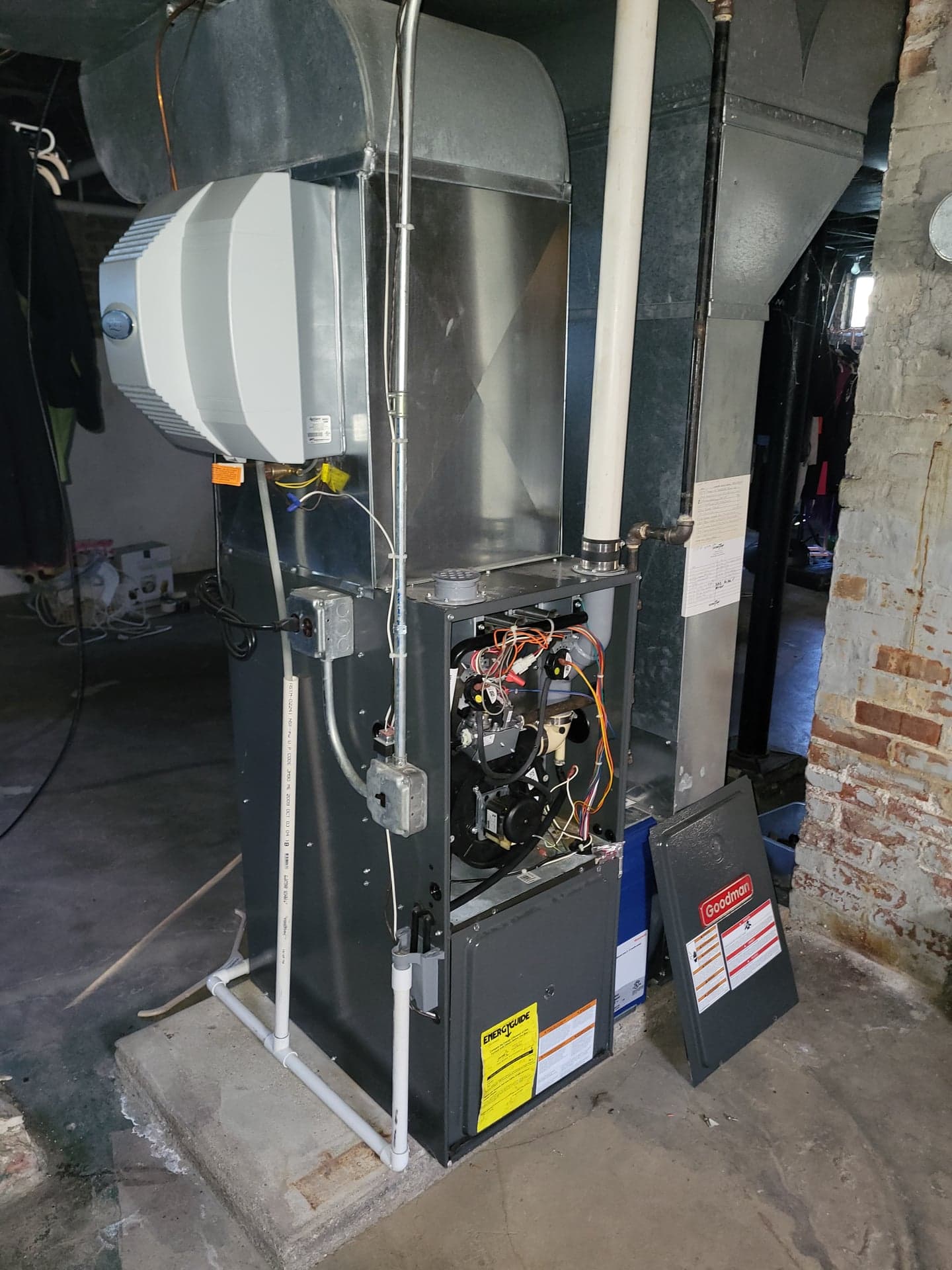 Goodman GMS960703BN 70k BTU 96% AFUE Gas Furnace + Aprilaire Humidifier