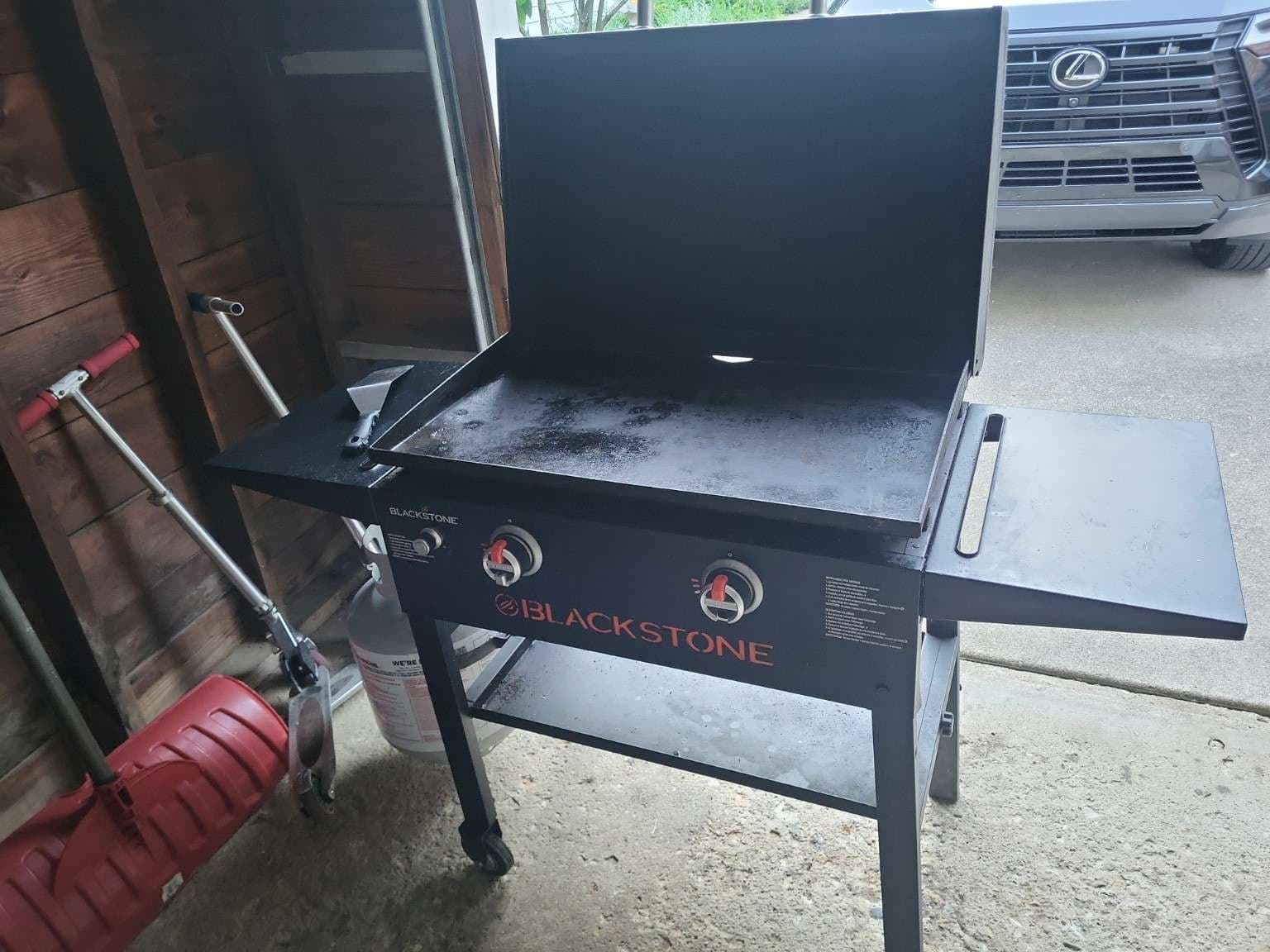 Blackstone 28" 2-Burner Propane Griddle with Hood, Used Good