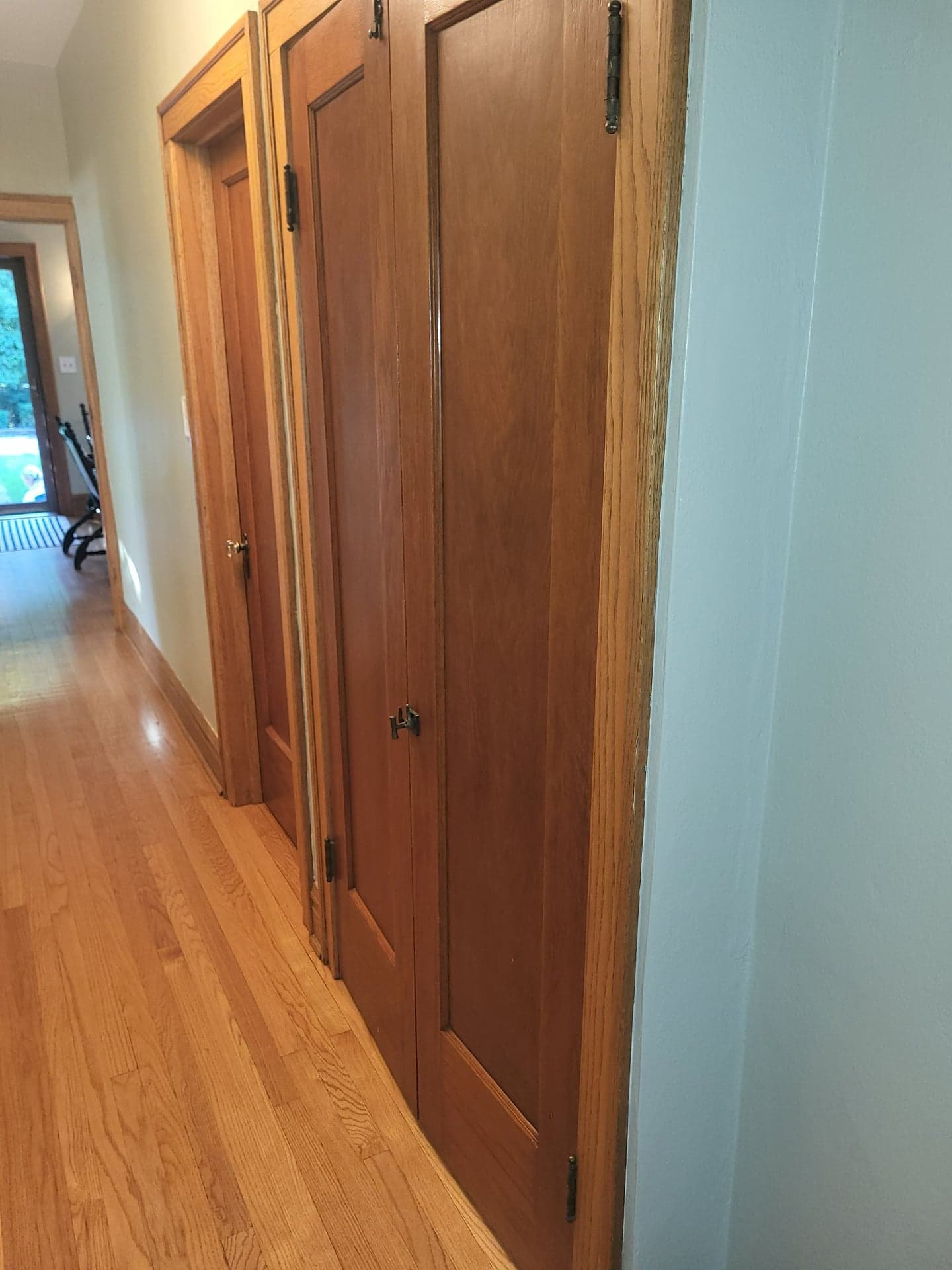 Oak Double Closet Door Unit, 42" (2x 21x80) w/ Jamb, Trim, Hardware