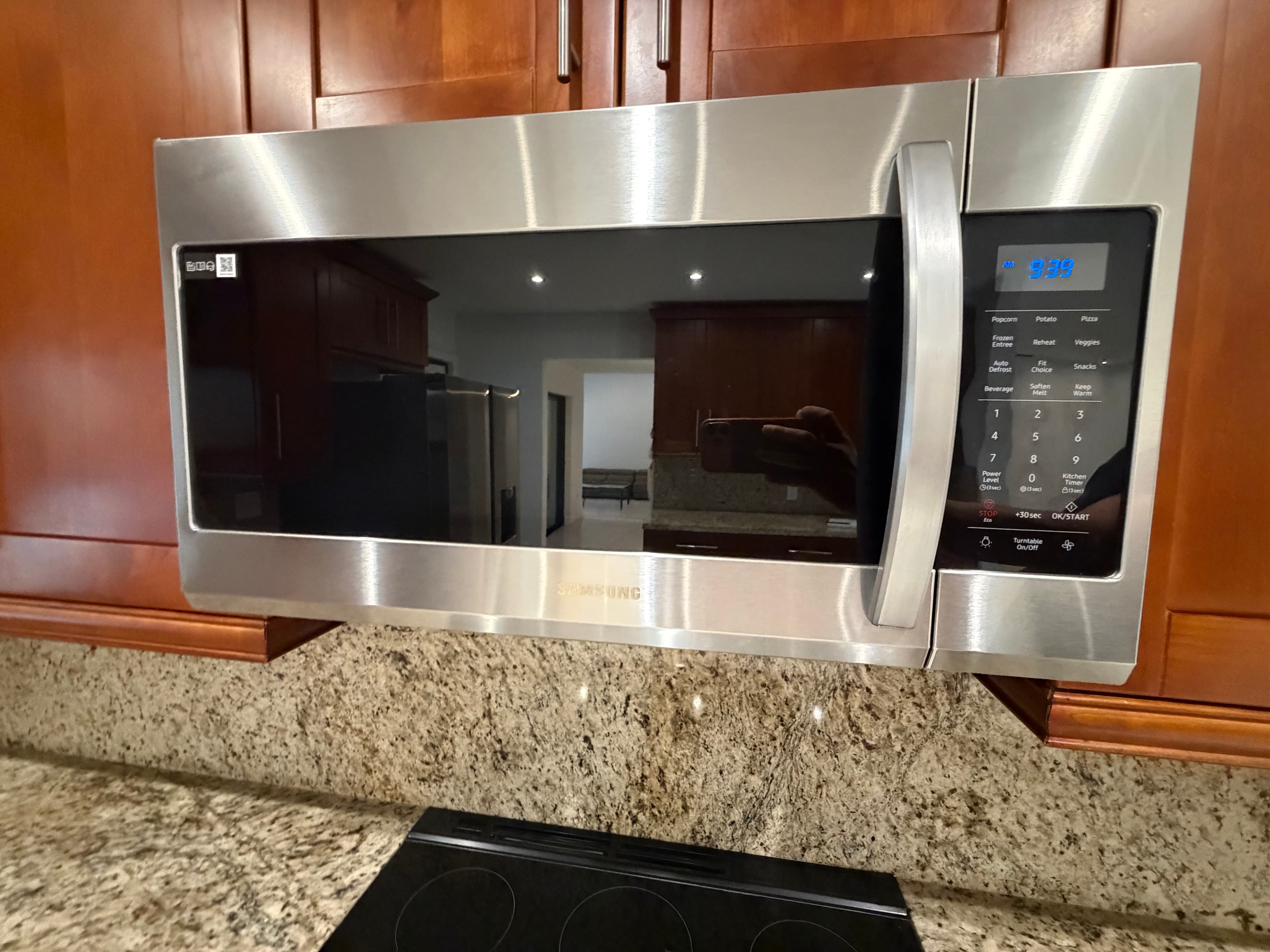Samsung Stainless Steel Over-the-Range Microwave – Like New (2023)