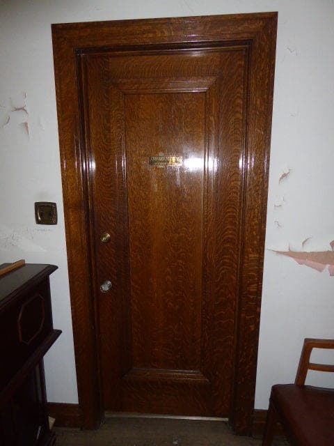 32" Tiger Oak Miracle Door with Hardware