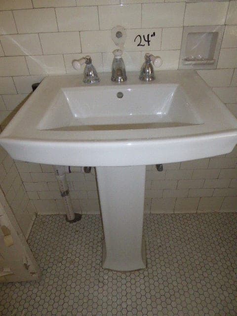 American Standard 24" Pedestal Sink & Faucet