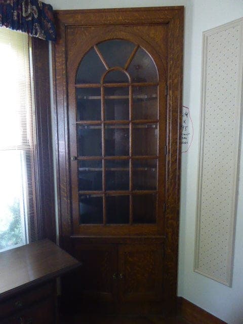 Tiger Oak Built-in Hutch