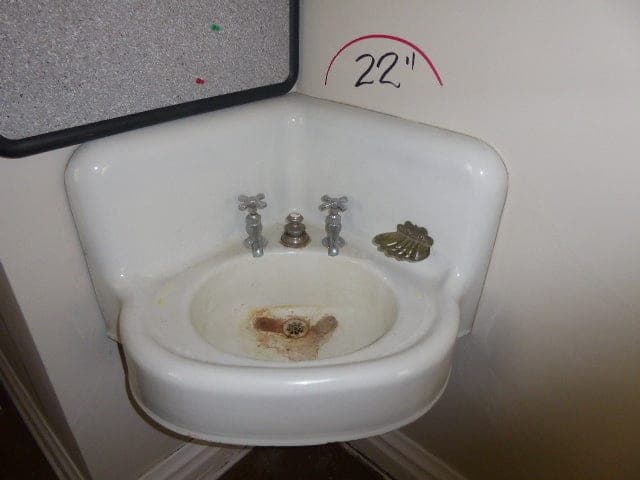 Vintage 22" Corner Sink with Faucet
