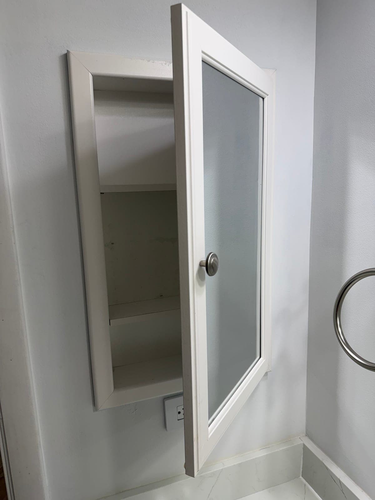 Set of 2 White Mirrored Medicine Cabinets