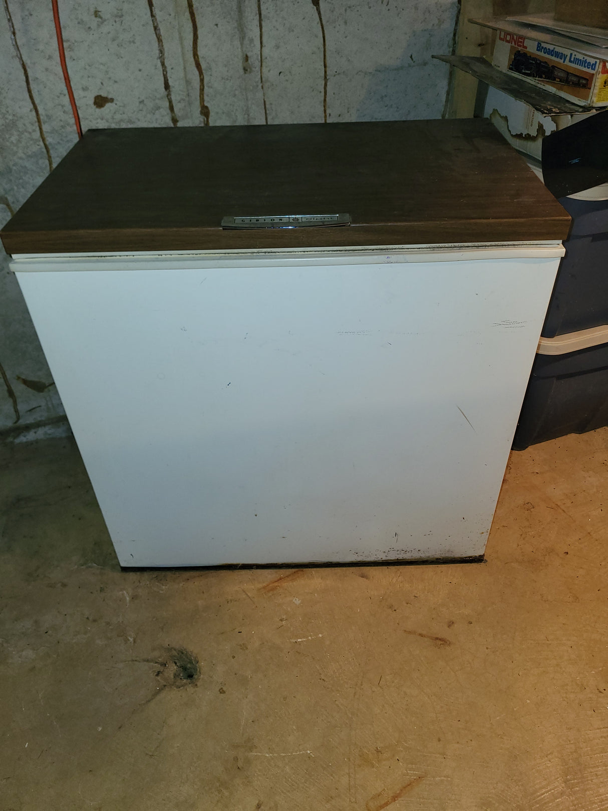 Gibson freezer chest, it works