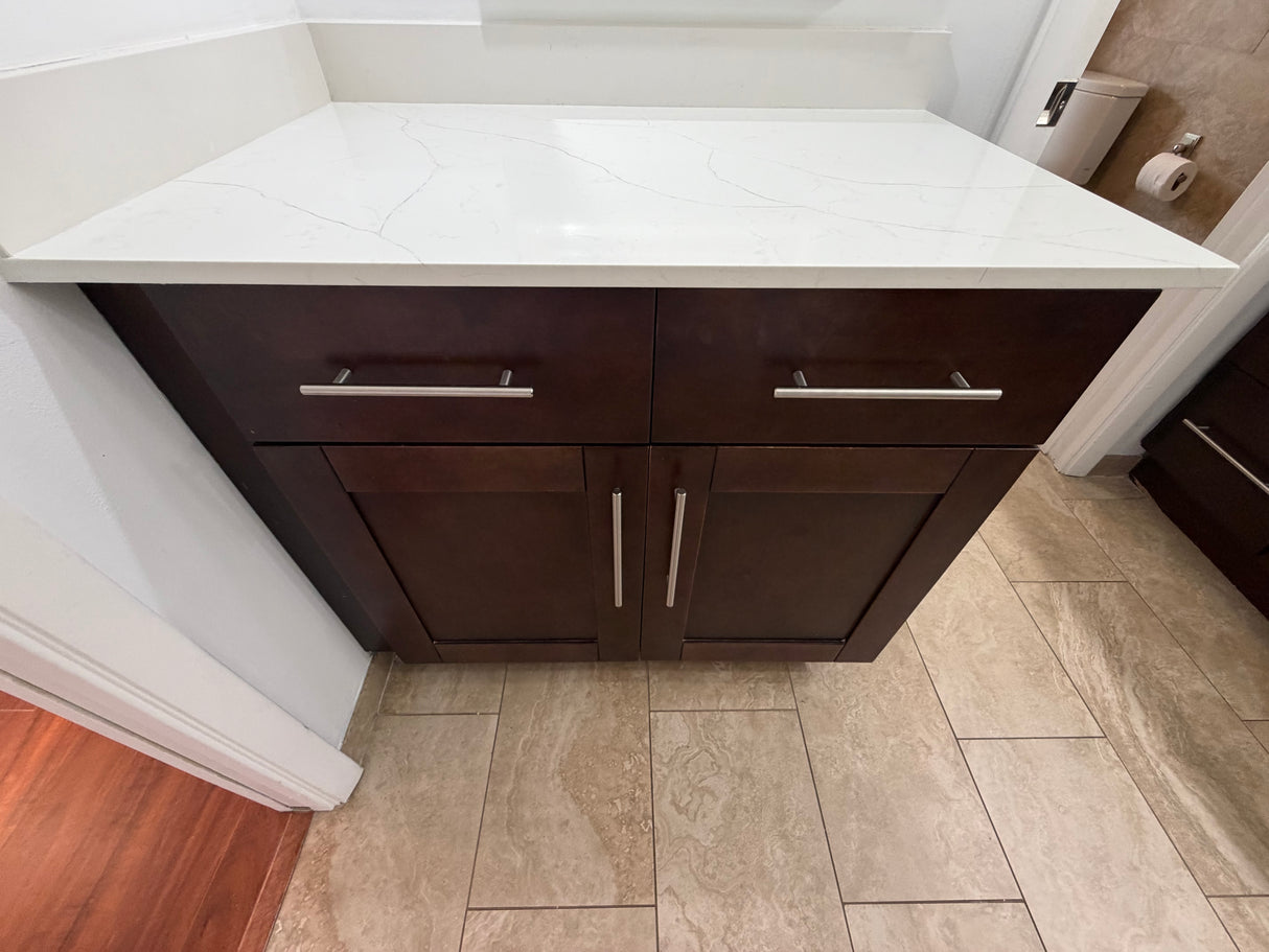 Modern Bathroom Vanity with Quartz Countertop & Sink