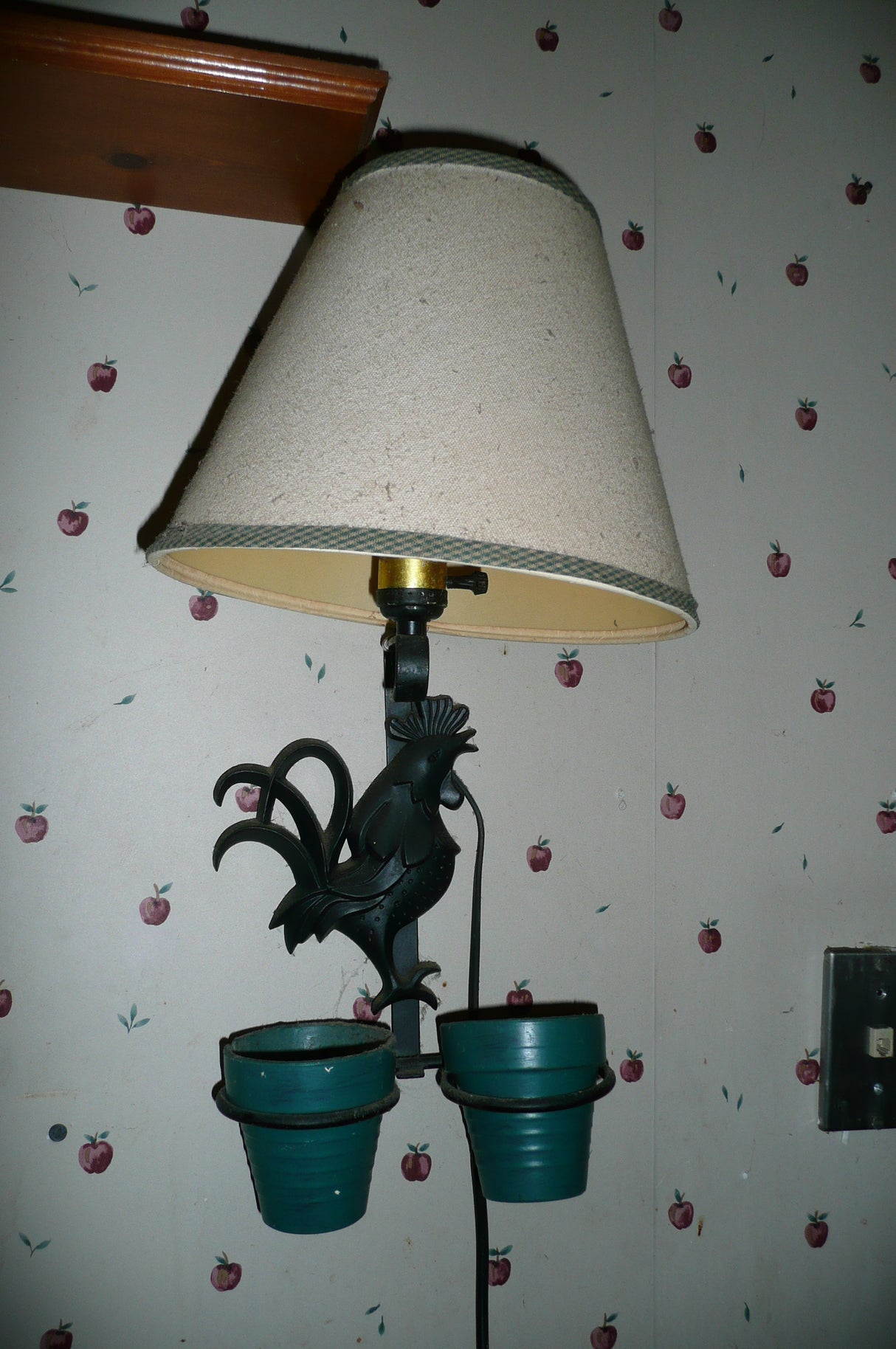 Vintage Chicken Wall Lamp with 2 Pot Hangers